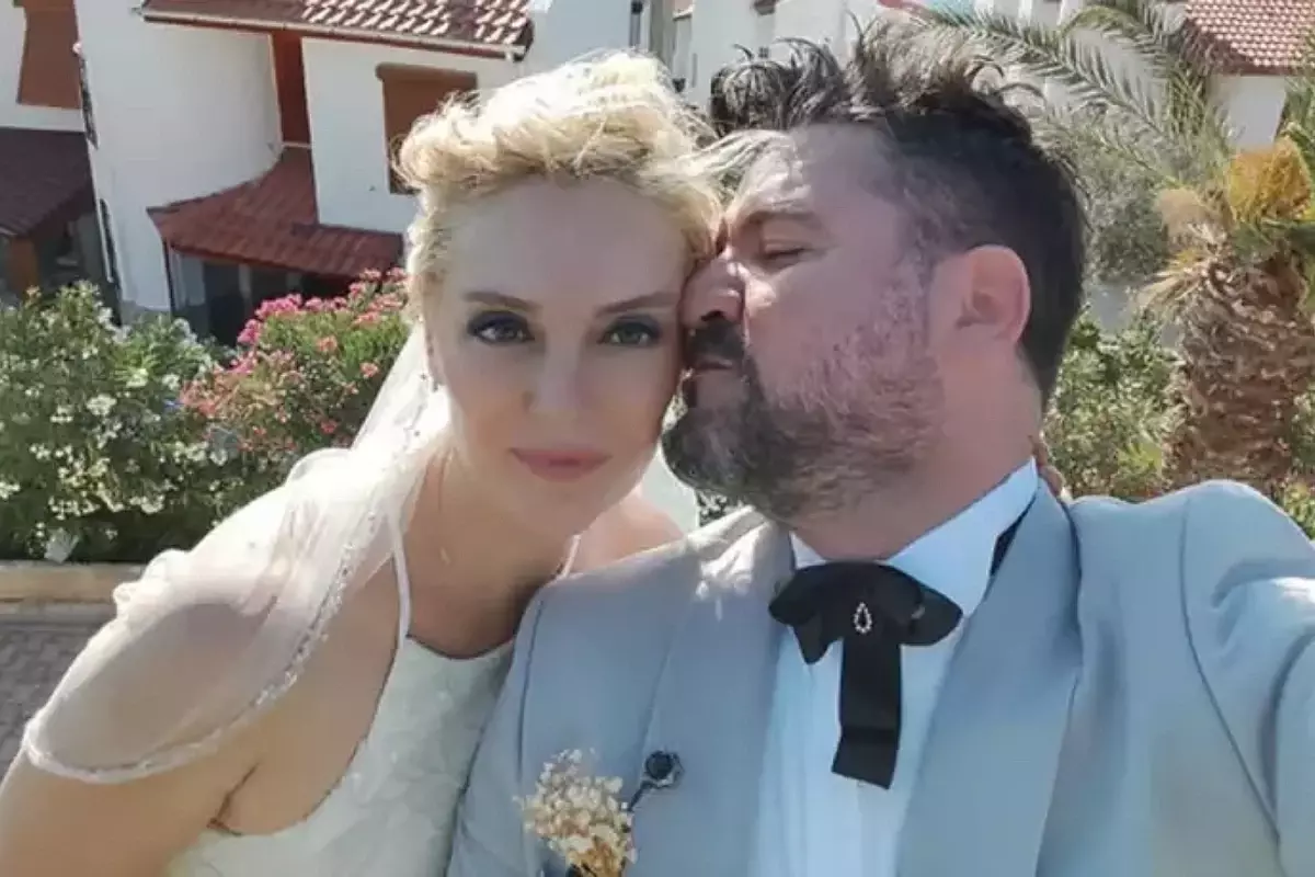 Beste Açar, Casus Yazılım ile Aldatıldığını Öğrendi