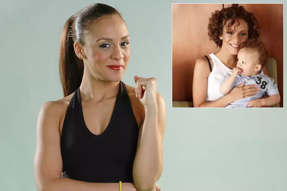 Defne Joy Foster'ın Oğlu Büyüdü, Annnesine Benzerliği Dikkat Çekiyor