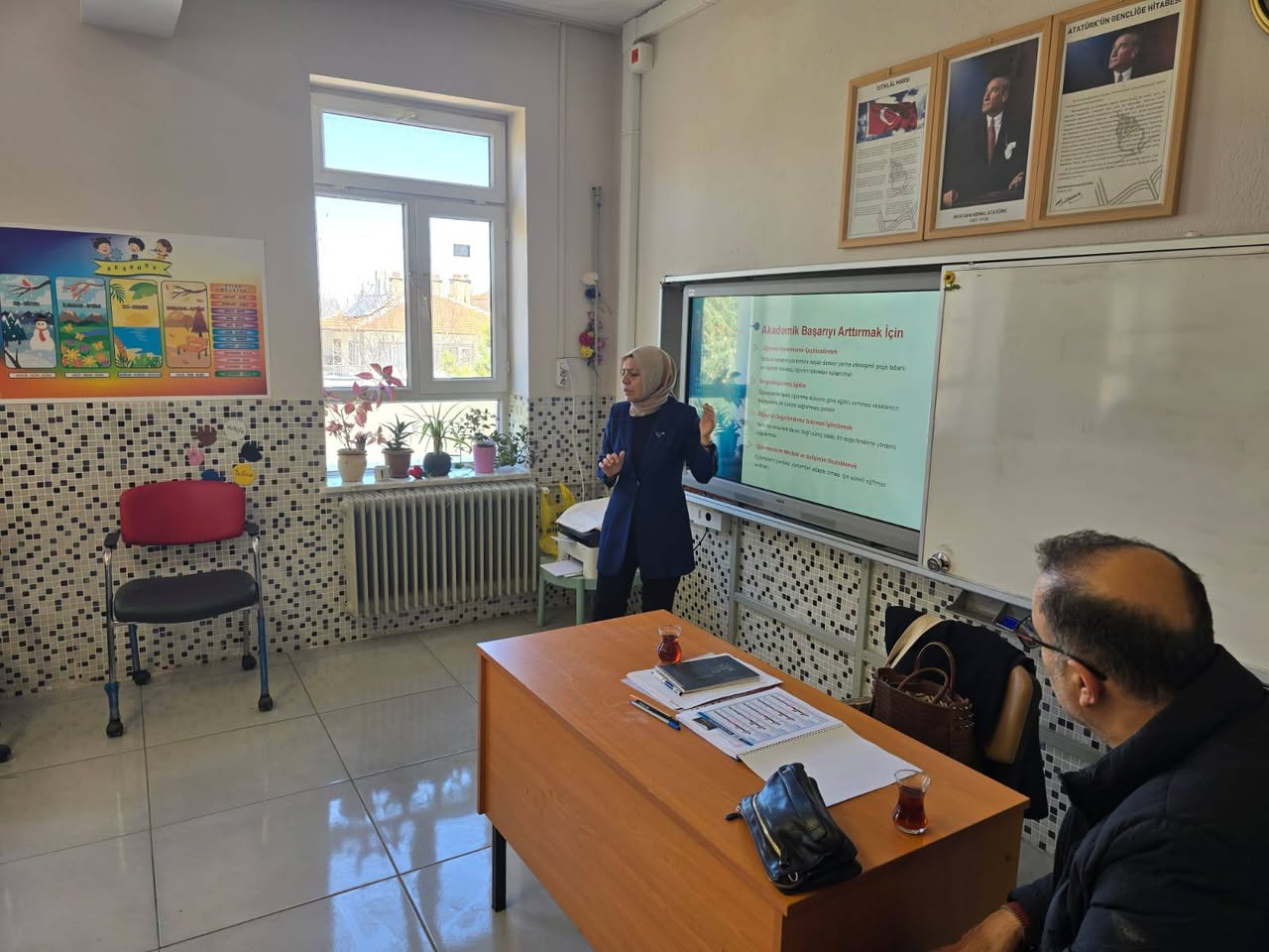 Akşehir'de Eğitim Kalitesini Artırma Toplantısı Düzenlendi