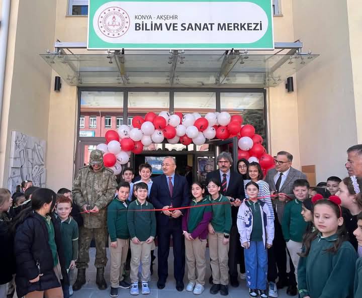 Akşehir BİLSEM'de Tübitak 4006 Bilim Fuarı Açıldı