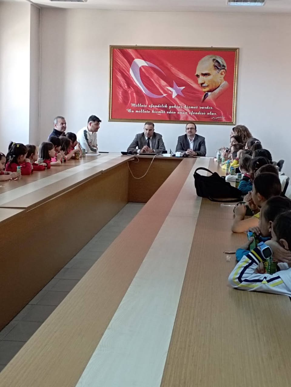 Akşehir'de Jimnastikte Başarılı Öğrenciler İlçe Milli Eğitim Müdürünü Ziyaret Etti