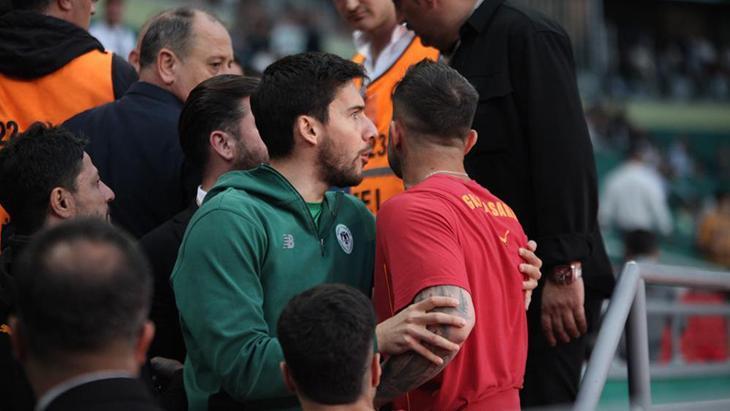 Galatasaray'da Taraftar ile Futbolcu Arasında Gerginlik