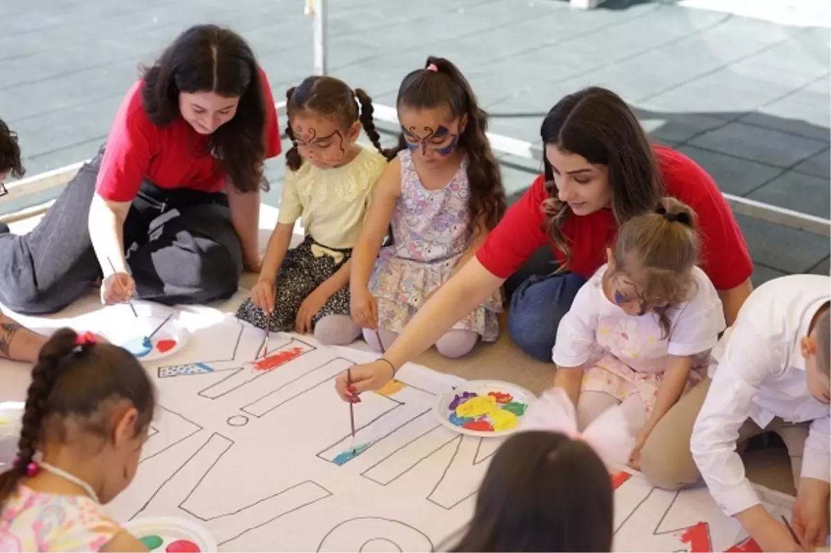 Vodafone Gönüllüleri Gaziantep'te 23 Nisan Coşkusunu Paylaştı