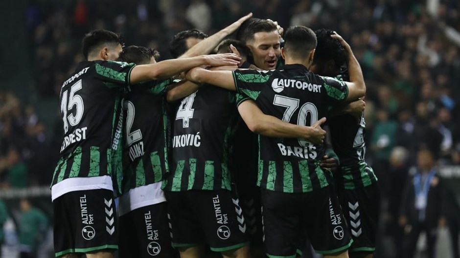Kocaelispor'dan İç Transfer Hamleleri: İki Oyuncunun Sözleşmesi Uzatıldı