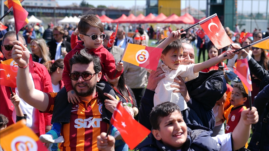 Galatasaray, 23 Nisan Coşkusunu Florya'da Kutladı