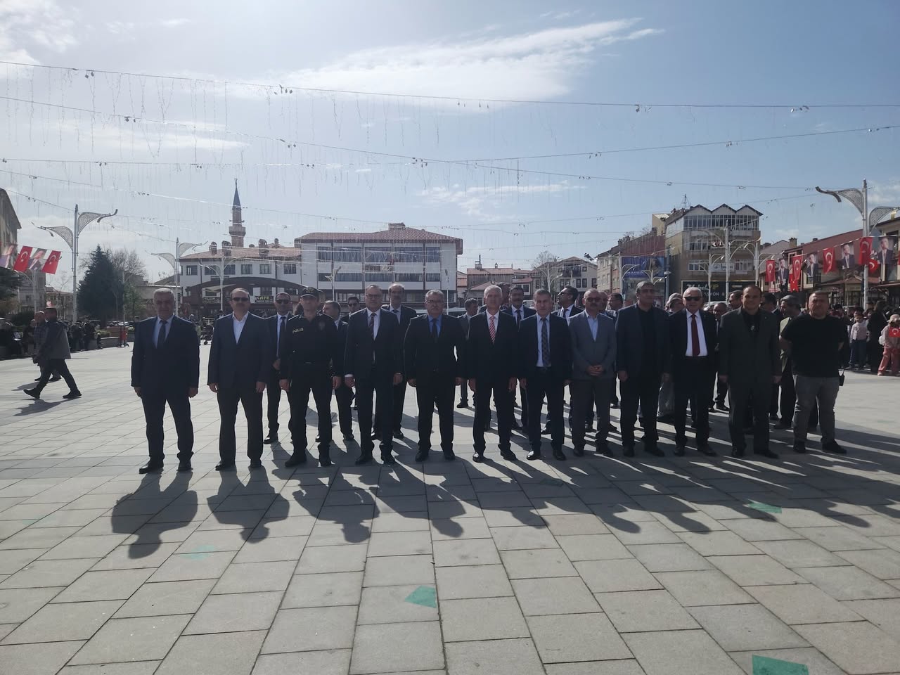 Akşehir'de 23 Nisan Coşkusu: TBMM Açılışının Yıl Dönümünde Çelenk Sunuldu