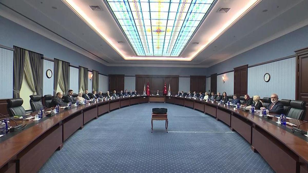 AK Parti MKYK Toplantısı Yarın Yapılacak: Terör, Ekonomi ve Yerel Seçimler Masada