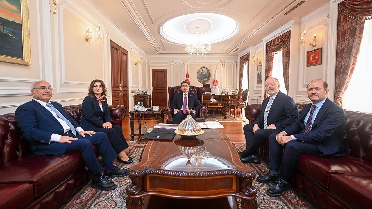 Adalet Bakanı Tunç, DEM Parti Heyeti ile Görüştü