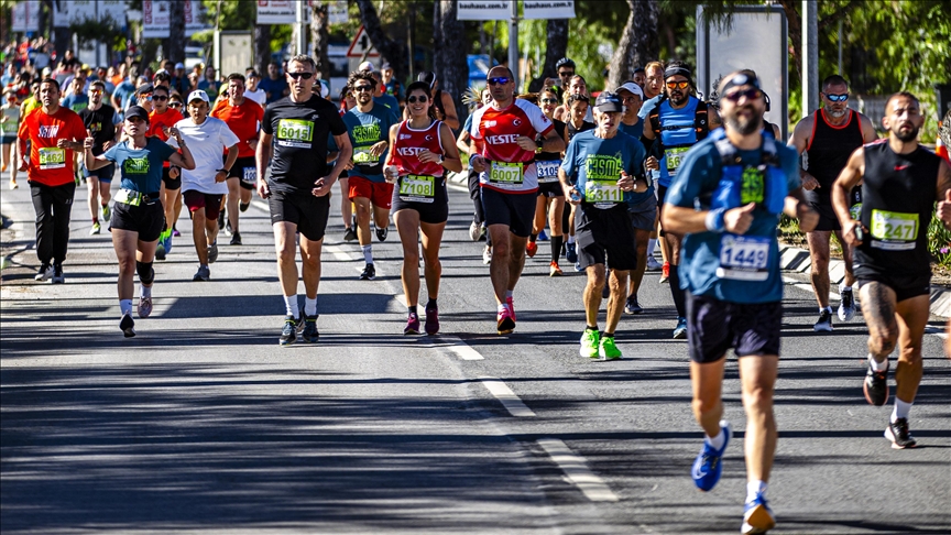 Çeşme'de Heyecan Verici Koşu Etkinliği: Salomon Çeşme Maratonu 10 Mayıs'ta Başlıyor