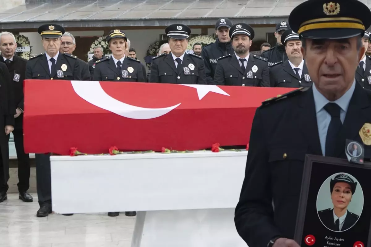 Arka Sokaklar'da Şok Ayrılık: 19 Yıllık Aylin Komiser Rolüne Veda