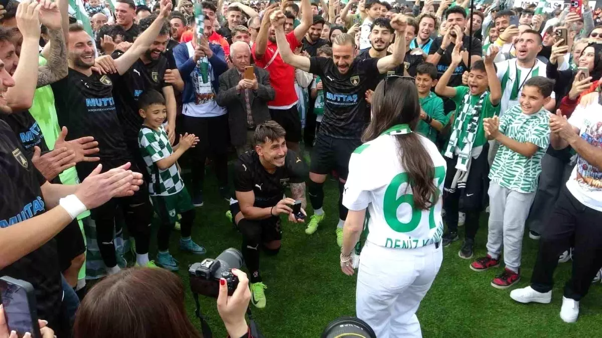 Muğlasporlu Futbolcu Furkan Demir'den Duygusal Evlilik Teklifi
