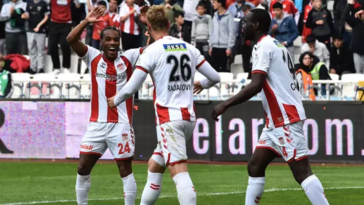Sivasspor, Antalyaspor'u Mağlup Ederek Ligde Kalma Umutlarını Artırdı