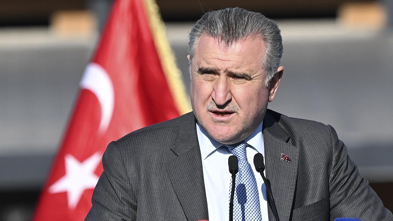 Almanya'da Tarihi Başarı: İlk Türk DTM Pilotu Ayhancan Güven Zafere Ulaştı