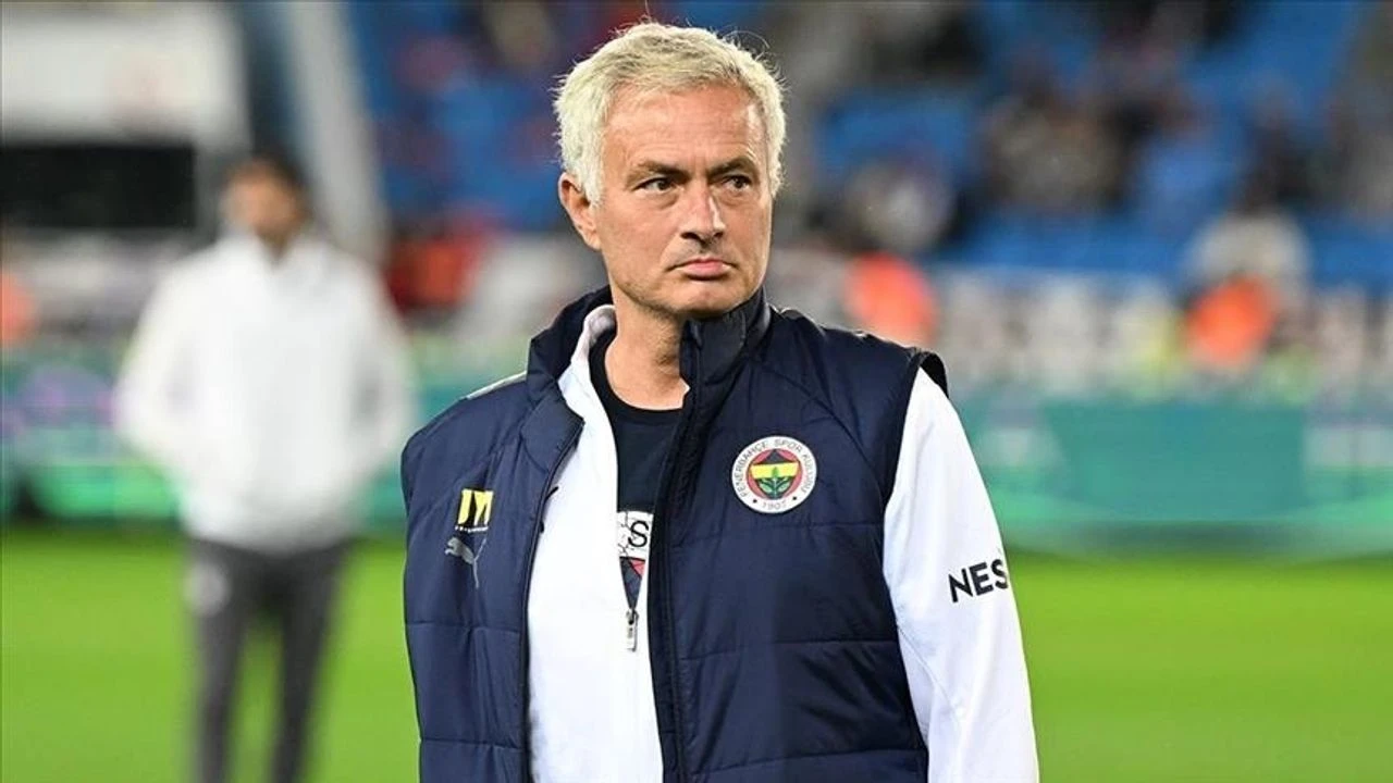 Mourinho'dan Fenerbahçe'de Diziliş Kararlılığı: Üçlü Sistem Devam Ediyor