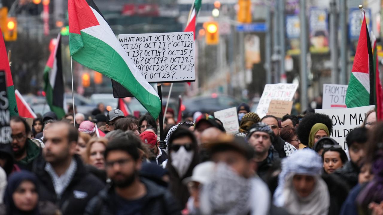 Kanada'da Filistine Destek Gösterisi: Binlerce Kişi Toronto'da Yürüyüş Yaptı