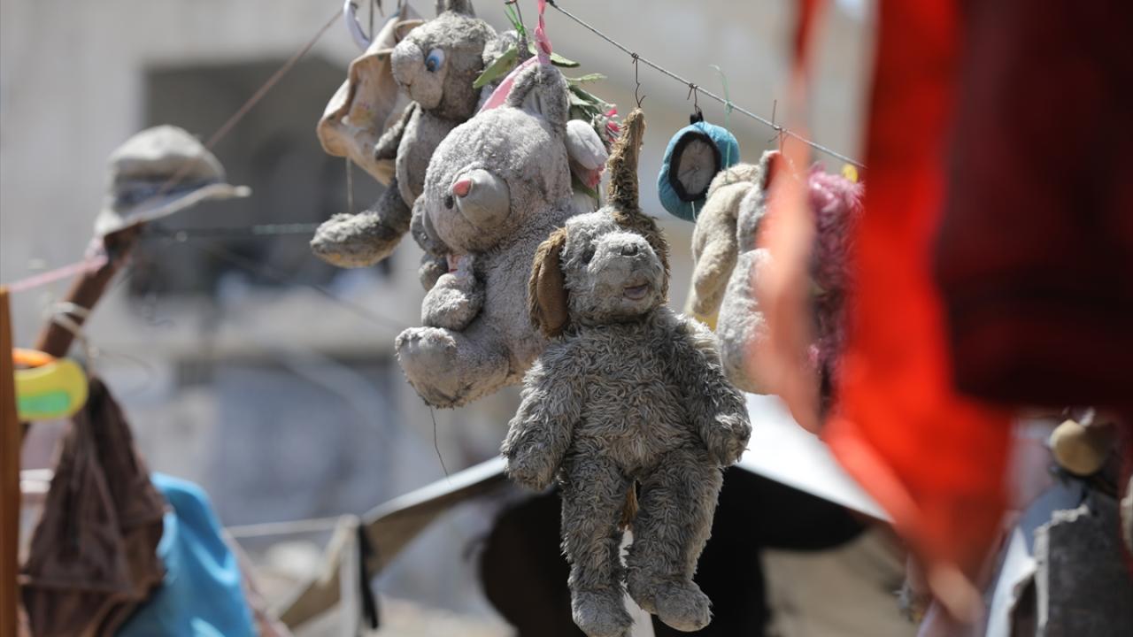 Gazze'de Trajik Kayıplar: Filistinli Baba Çocuklarının Anılarıyla Hayata Tutunuyor