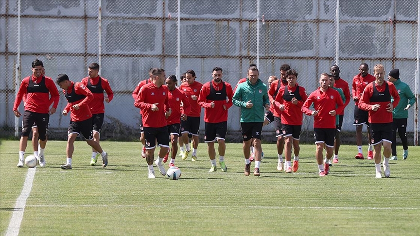 Sivasspor Teknik Direktörü Çalımbay, Galatasaray Maçı İçin Puan Hedefini Açıkladı