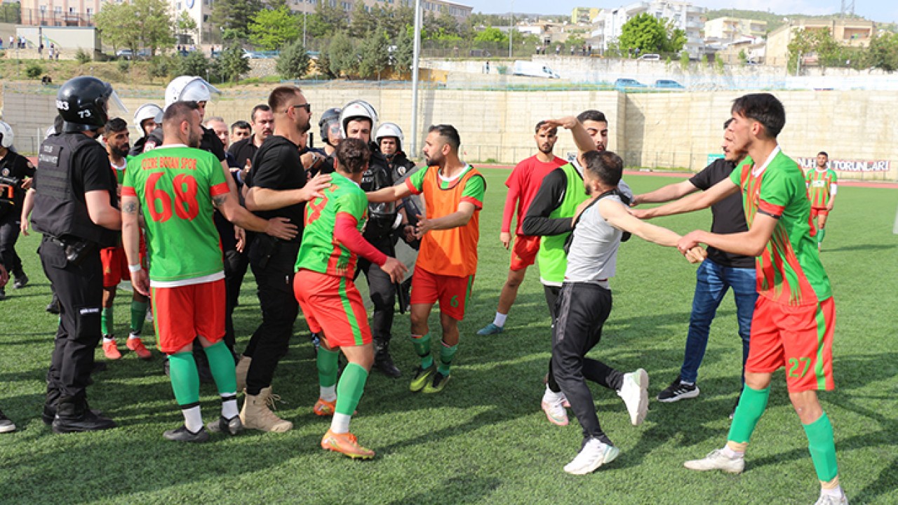 Şırnak'ta Futbol Maçı Sonrası Olaylar: Taraftarlar ve Oyuncular Arasında Kavga