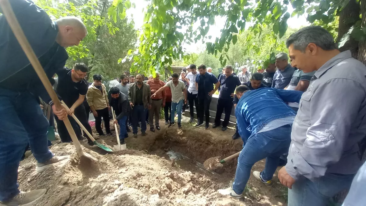 Gazeteci Ümit Özdal Hayatını Kaybetti