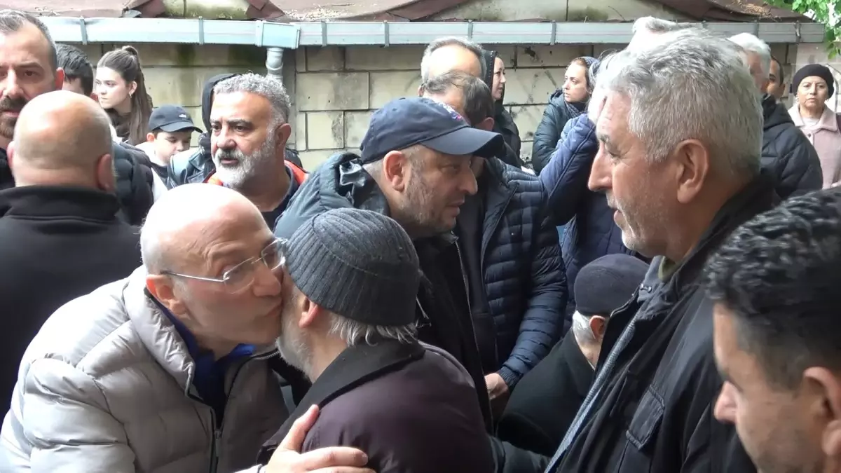 Oyuncu Serkan Keskin'in Annesi Vefat Etti