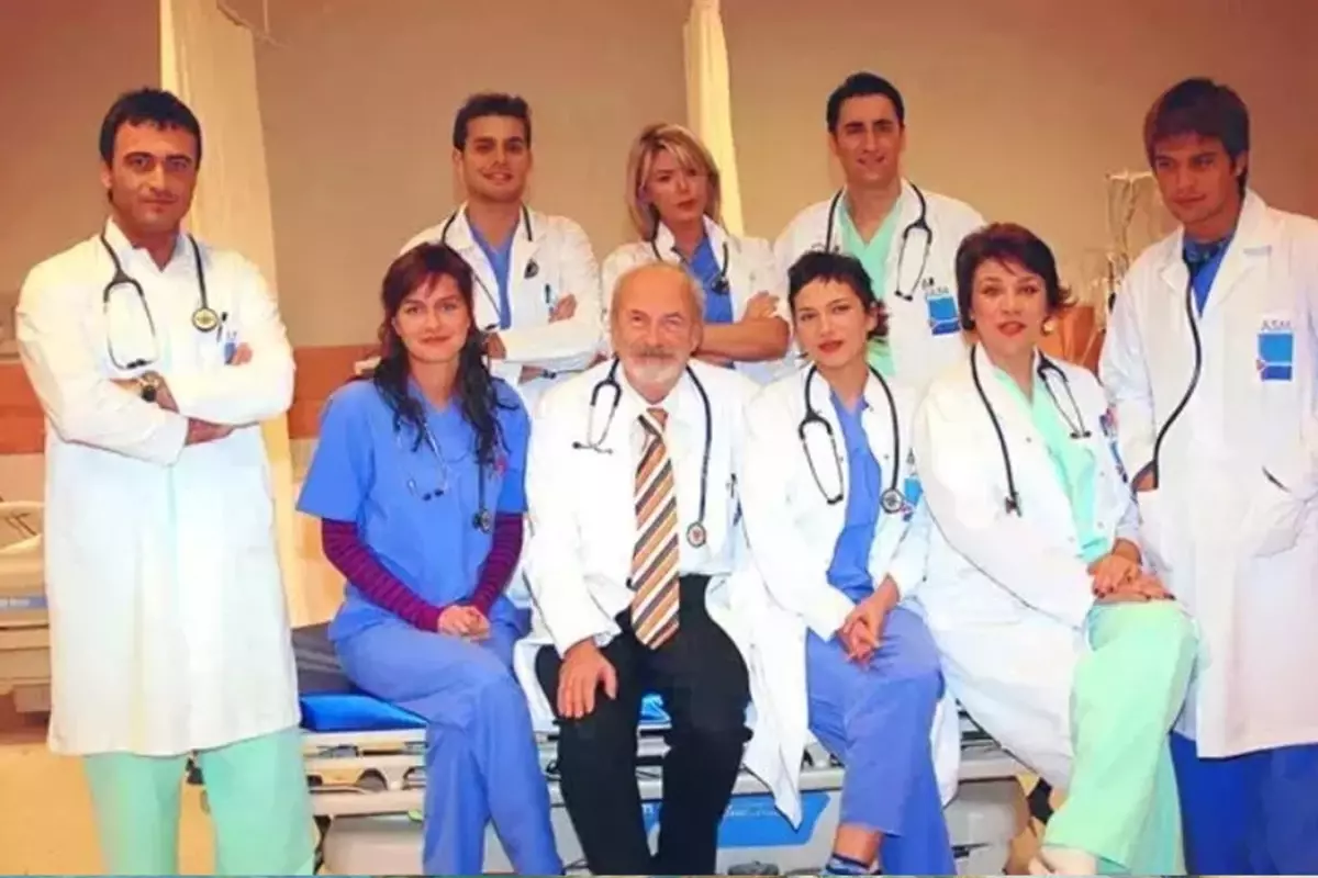 Doktorlar Dizisinin Oyuncuları Yıllar Sonra Basketbol Sahasında Buluştu