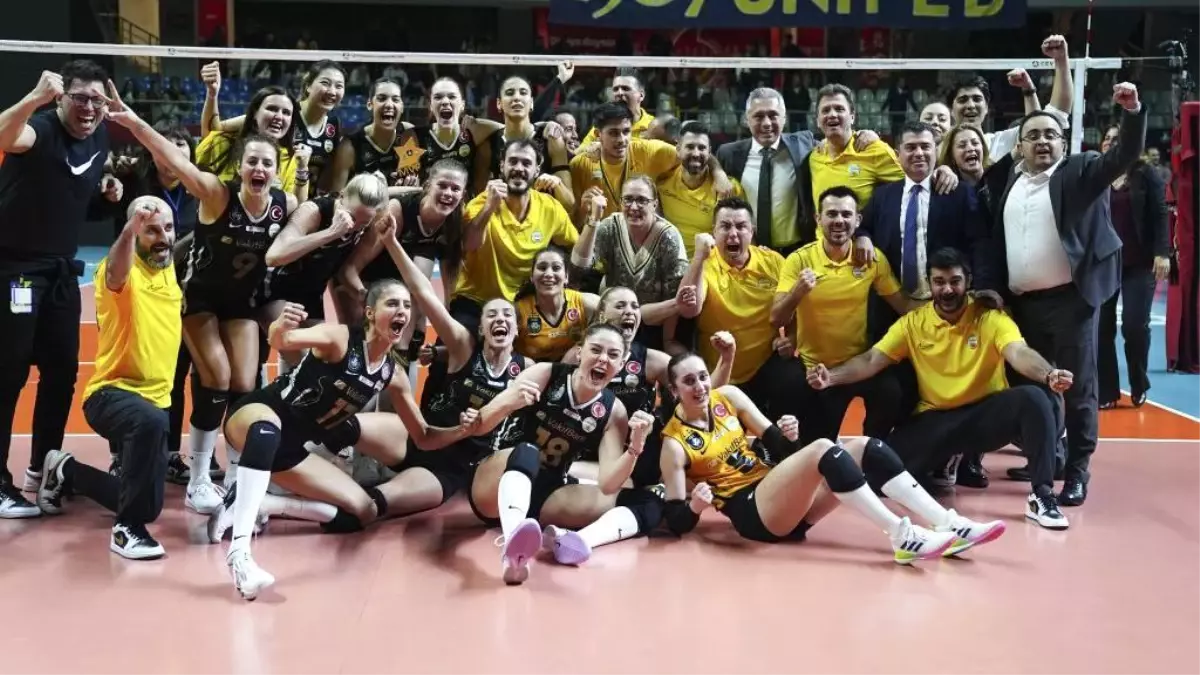 VakıfBank Şampiyonlar Ligi Finaline Bir Adım Kala