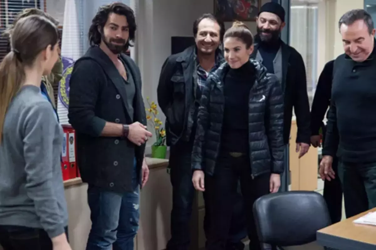Zeynep Beşerler, Yeni Aşkıyla Mutluluğu Yaşadı: Nedim Yücel ile El Ele Beyoğlu'nda Görüldü