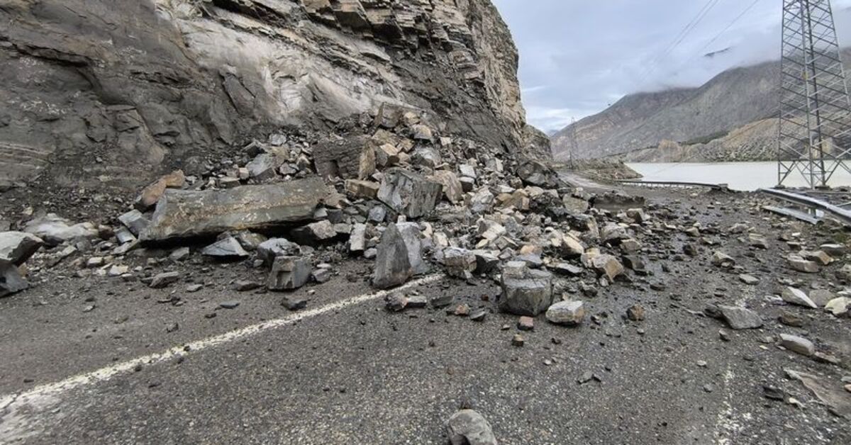 Erzurum-Artvin Karayolu Sağanak Sonrası Ulaşıma Kapandı