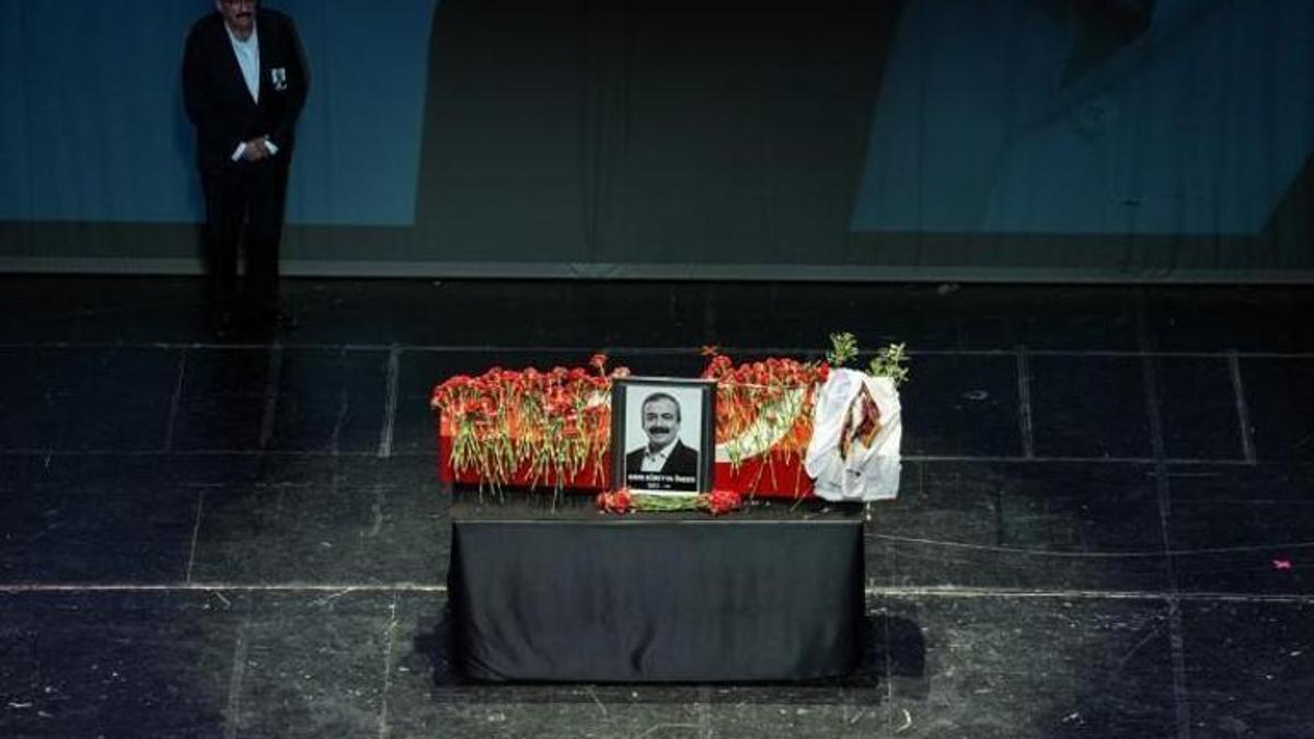 TBMM Başkanvekili Sırrı Süreyya Önder Vefat Etti, Cenaze Töreninde Dikkat Çeken Detay