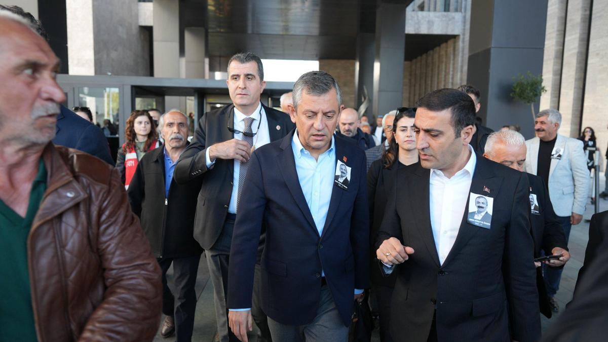 CHP Genel Başkanı Özgür Özdemir, AKM'de Saldırıya Maruz Kaldı