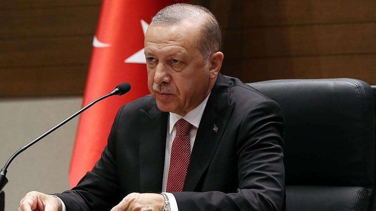 Cumhurbaşkanı Erdoğan, CHP Genel Başkanı Özgür Özel'i Telefonla Arayarak Geçmiş Olsun Diledi