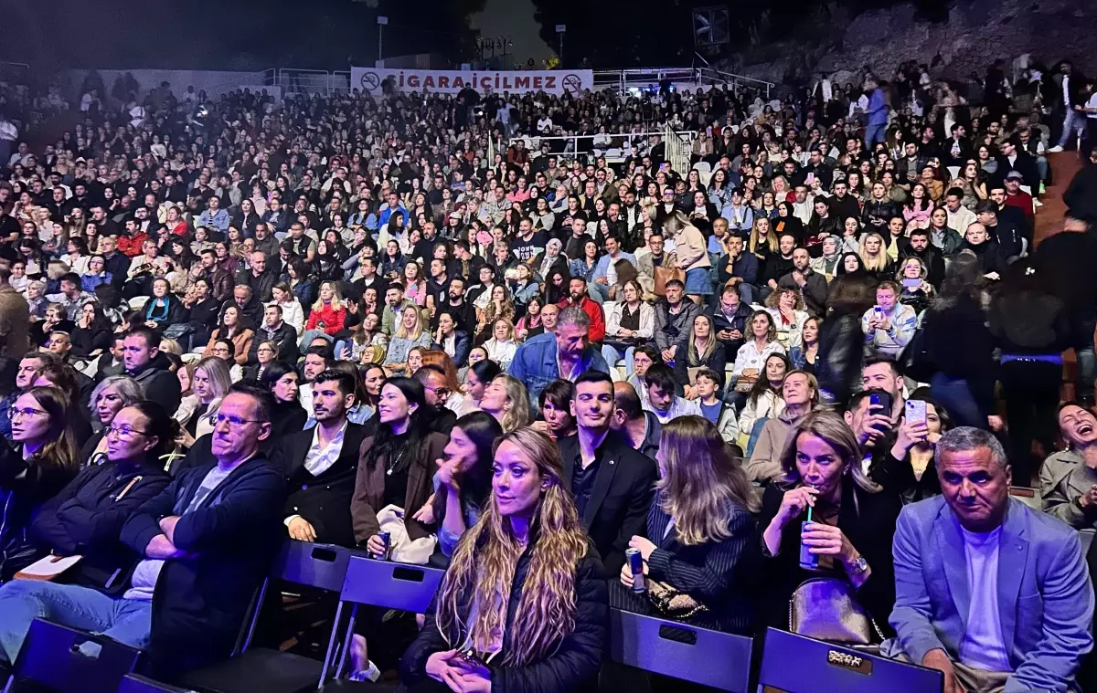 Sıla, Antalya'da Hayranlarına Unutulmaz Bir Sahne Deneyimi Yaşattı