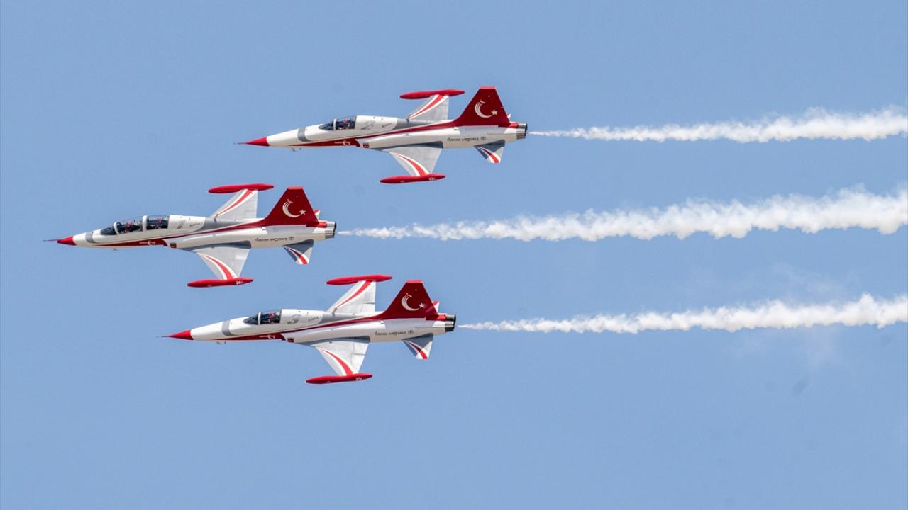 Türk Yıldızları, Teknofest KKTC'de Gökyüzüne Ay Yıldız Çizdi