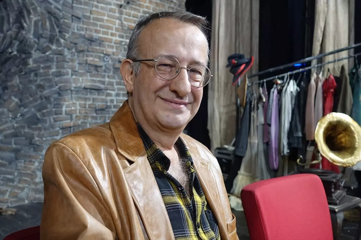 Ünlü Tiyatrocu Naşit Özcan Vefat Etti