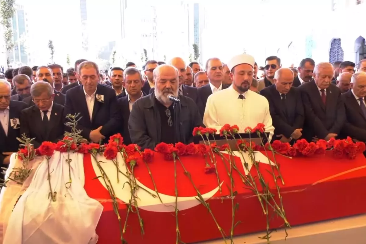 Sırrı Süreyya Önder'in Cenaze Namazını İhsan Eliaçık Kıldırdı