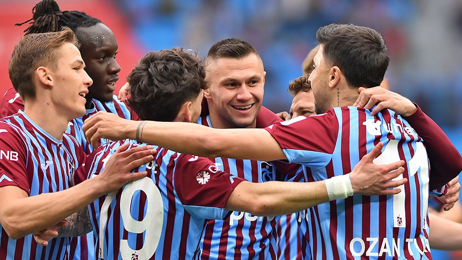 Trabzonspor'dan Transfer Çağrısı: 5 Oyuncuya Teklifler Geldi