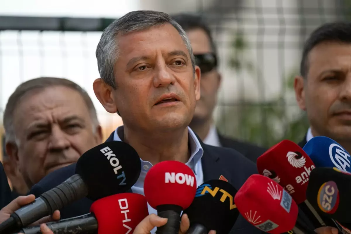 CHP Lideri Özel: Koruma Zafiyeti Yok, Ulaşılabilir Bir Siyasetçi Olmayı Tercih Ediyorum