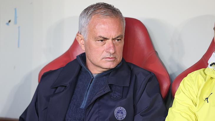 Fenerbahçe'de Jose Mourinho'ya Gösterilen Güven Sorgulanıyor, Yönetim Kongre Kararı Veremiyor