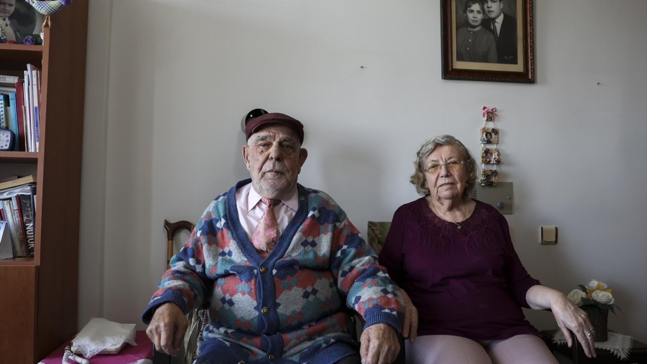 62 Yıllık Aşk: Öğretmen Çift Huzurevinde Evliliğe Devam Ediyor