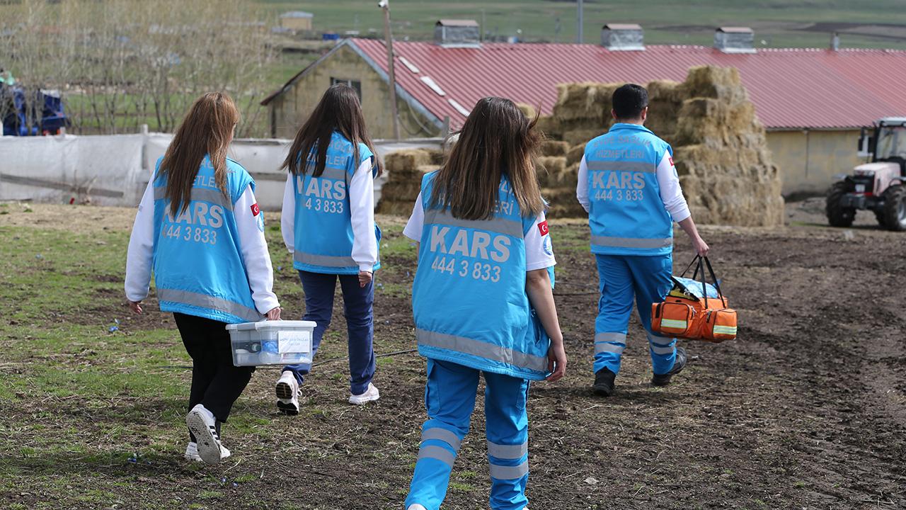 Kars'ta Dağları Aşıp Hastalara Şifa Olan Sağlık Çalışanları