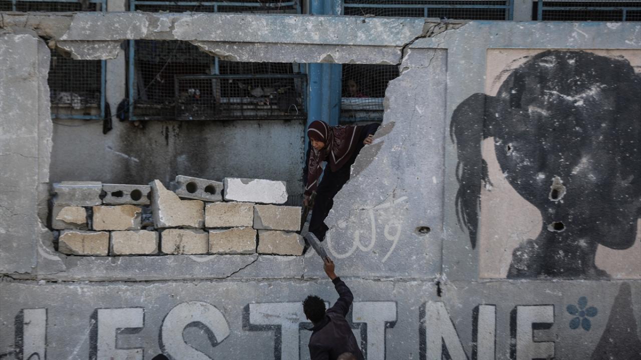 Gazze'de Nuseyrat Mülteci Kampına İsrail Saldırısı: Can Kayıpları Var