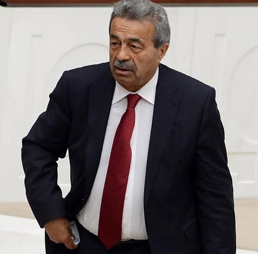 Televizyon Programında Gergin Anlar: Sırrı Sakık ve Kamer Genç Arasında Tartışmalı Anlar Yaşandı