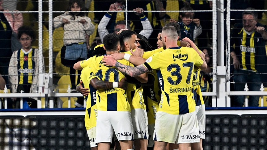 Fenerbahçe ve Başakşehir Arasında Rekabet Devam Ediyor: Tarihsel Veriler ve Ligdeki Durum