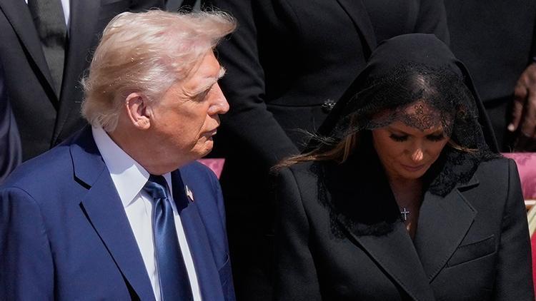 Melania Trump, Beyaz Saray'da Sınırlı Zaman Geçiriyor: Başkan ile Arada Mesafe