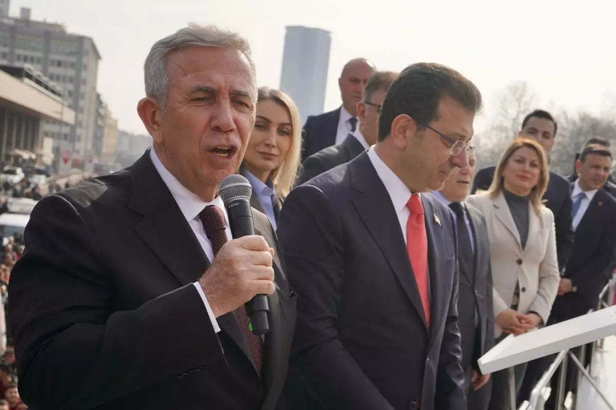 Mansur Yavaş, Ekrem İmamoğlu'nun Hesabının Engellenmesi Sonrası Destek Gösterdi