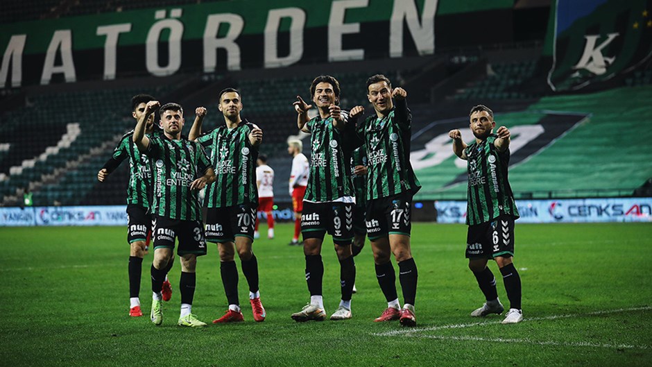 Kocaelispor, Galatasaray Efsanesi'ni Kadrosuna Katmaya Hazırlanıyor