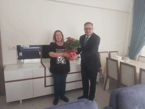 Akşehir'de Emekli Öğretmenlere Annelar Günü Ziyareti