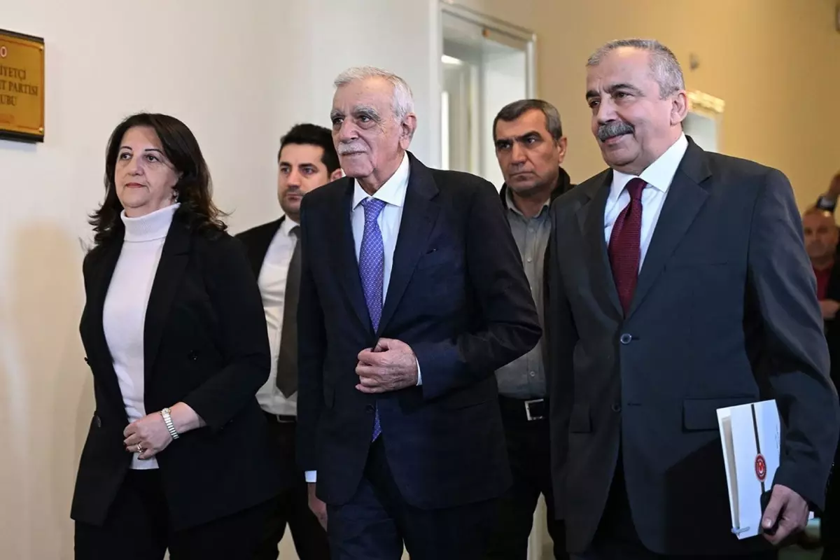 PKK, 12. Kongresi'ni Duyurdu ve Hayatını Kaybeden Milletvekilini Andı