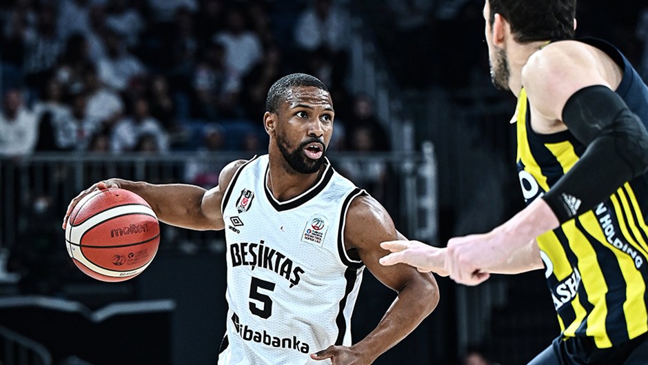 Derbide Beşiktaş, Fenerbahçe'yi Yendi: Türkiye Sigorta Basketbol Süper Ligi'nde Şok Galibiyet