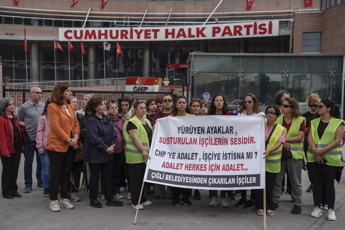 Çiğli Belediyesi İşten Çıkarılanları CHP Genel Merkezi Önünde Bekliyor